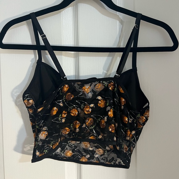 Floral Lace Crop Top - Picture 4 of 4
